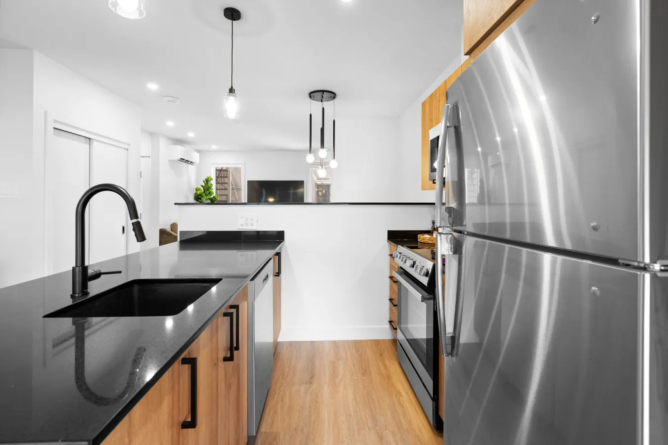Plateau - Grand New 2bdr in Habitat Plateau by Denstays - Unit 102 5