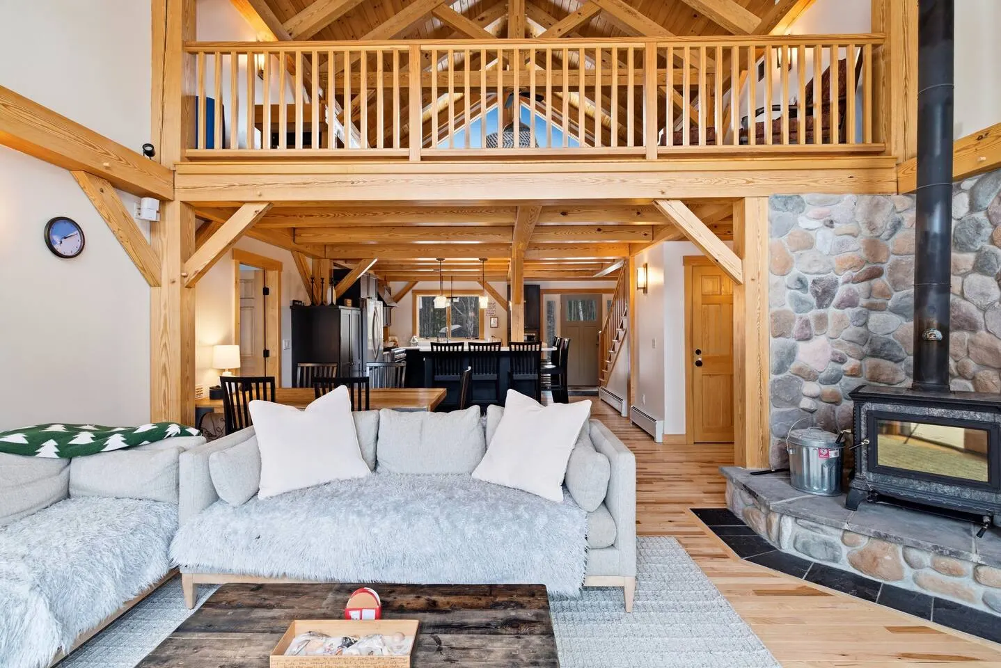 Viking Village Chalet - Ski In/Ski Out Sleeps 16 19