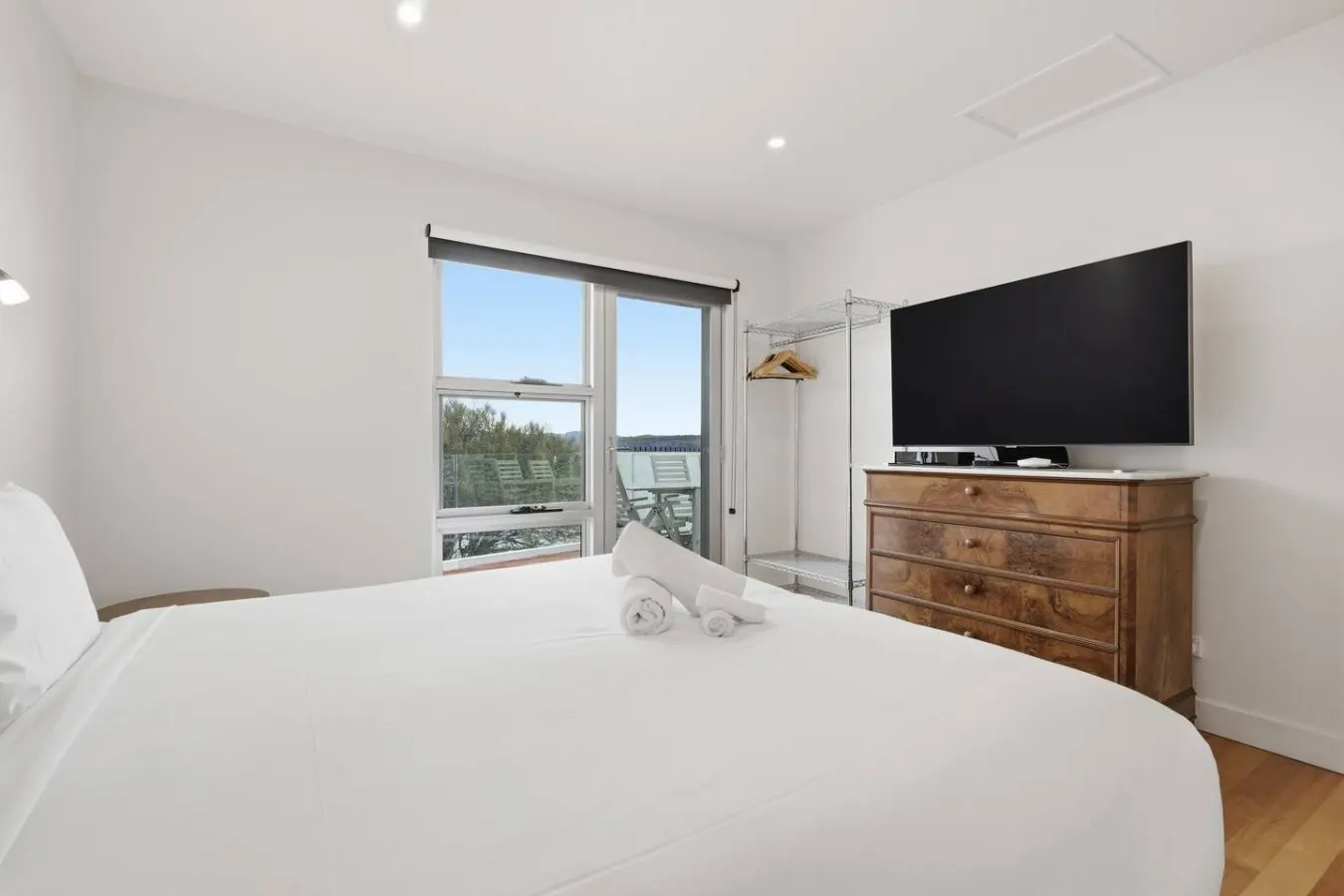 Opossum Bay Waterfront Home, Deck & Shore Access 9