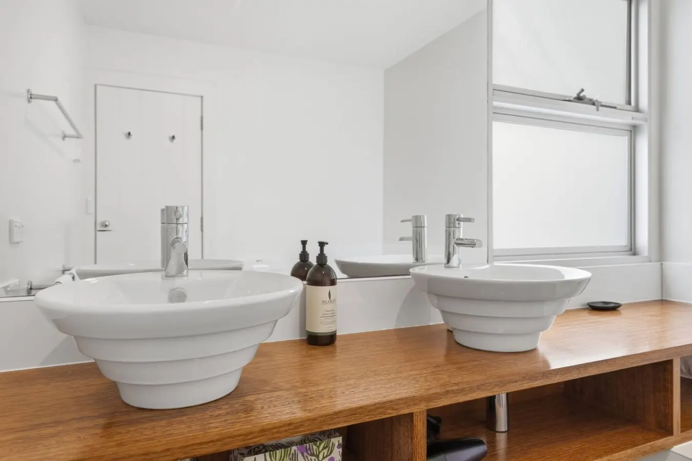 Opossum Bay Waterfront Home, Deck & Shore Access 14