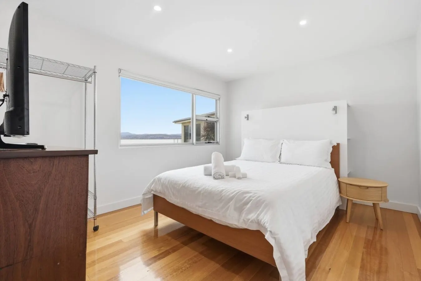 Opossum Bay Waterfront Home, Deck & Shore Access 15