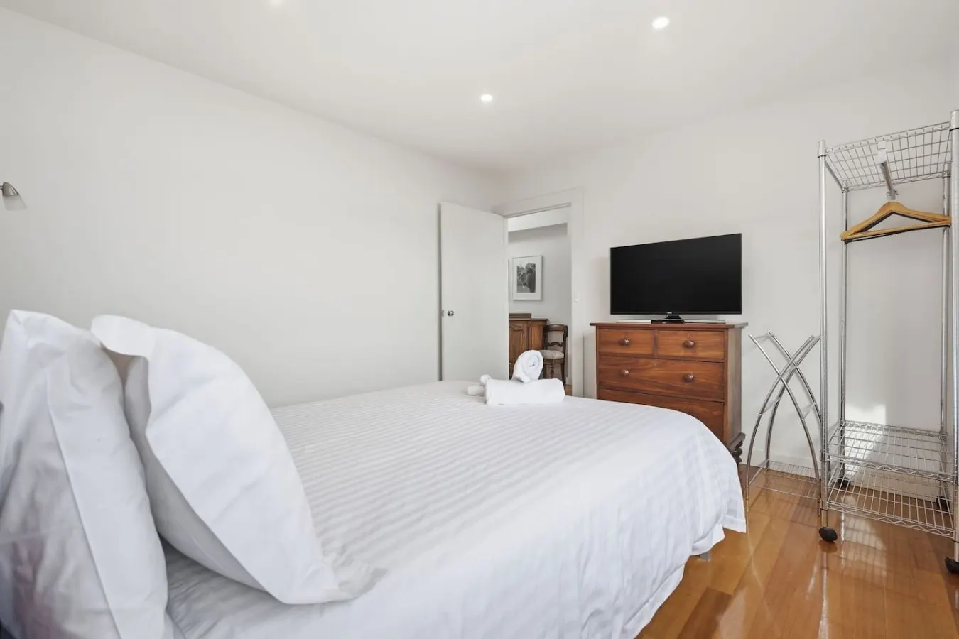 Opossum Bay Waterfront Home, Deck & Shore Access 17