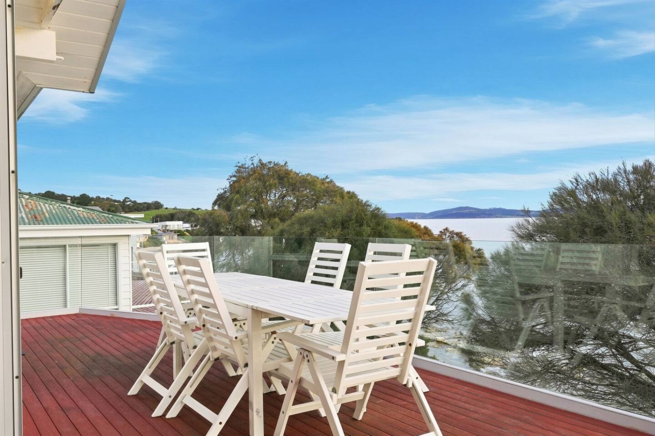 Opossum Bay Waterfront Home, Deck & Shore Access — photo 3