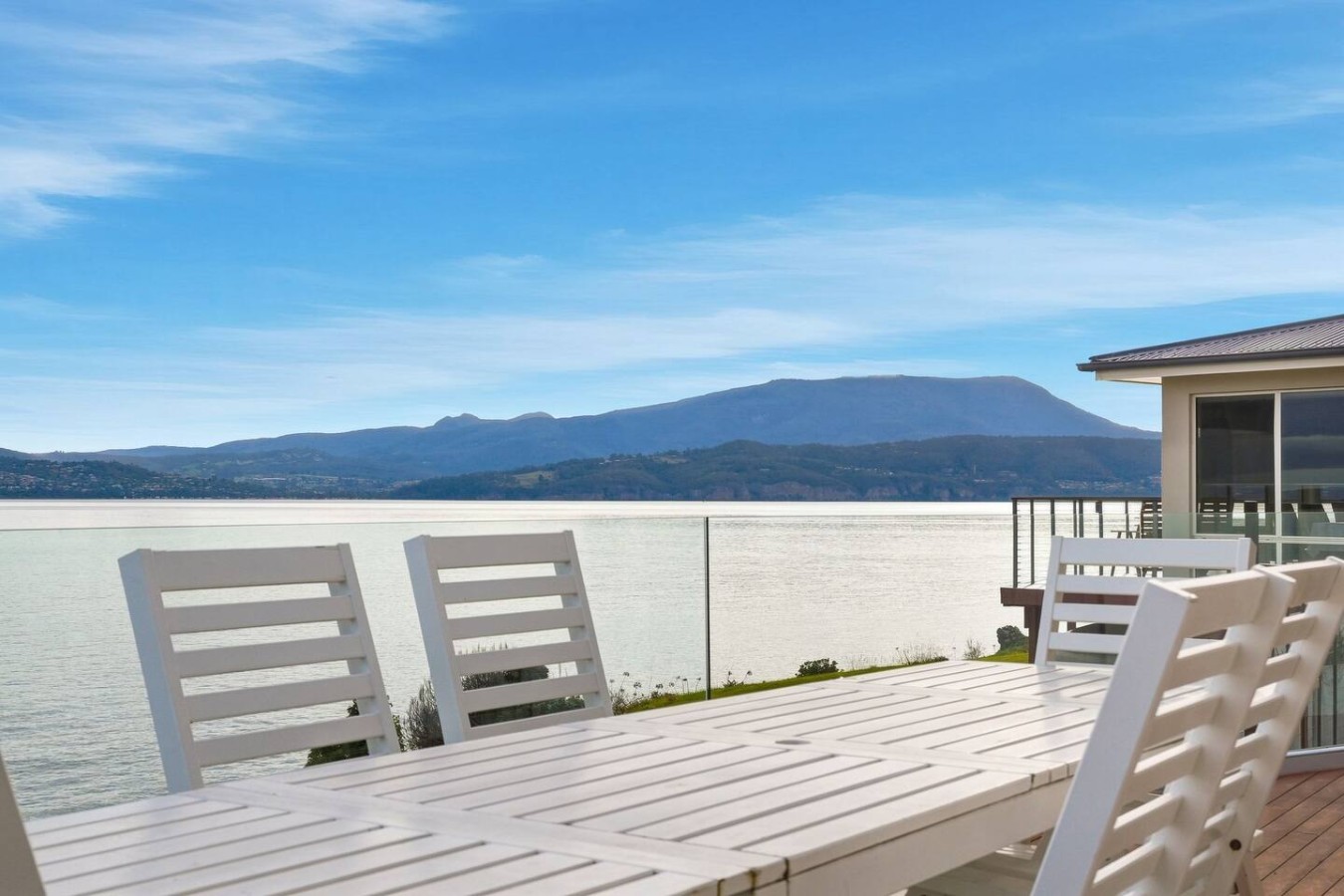 Opossum Bay Waterfront Home, Deck & Shore Access — photo 4