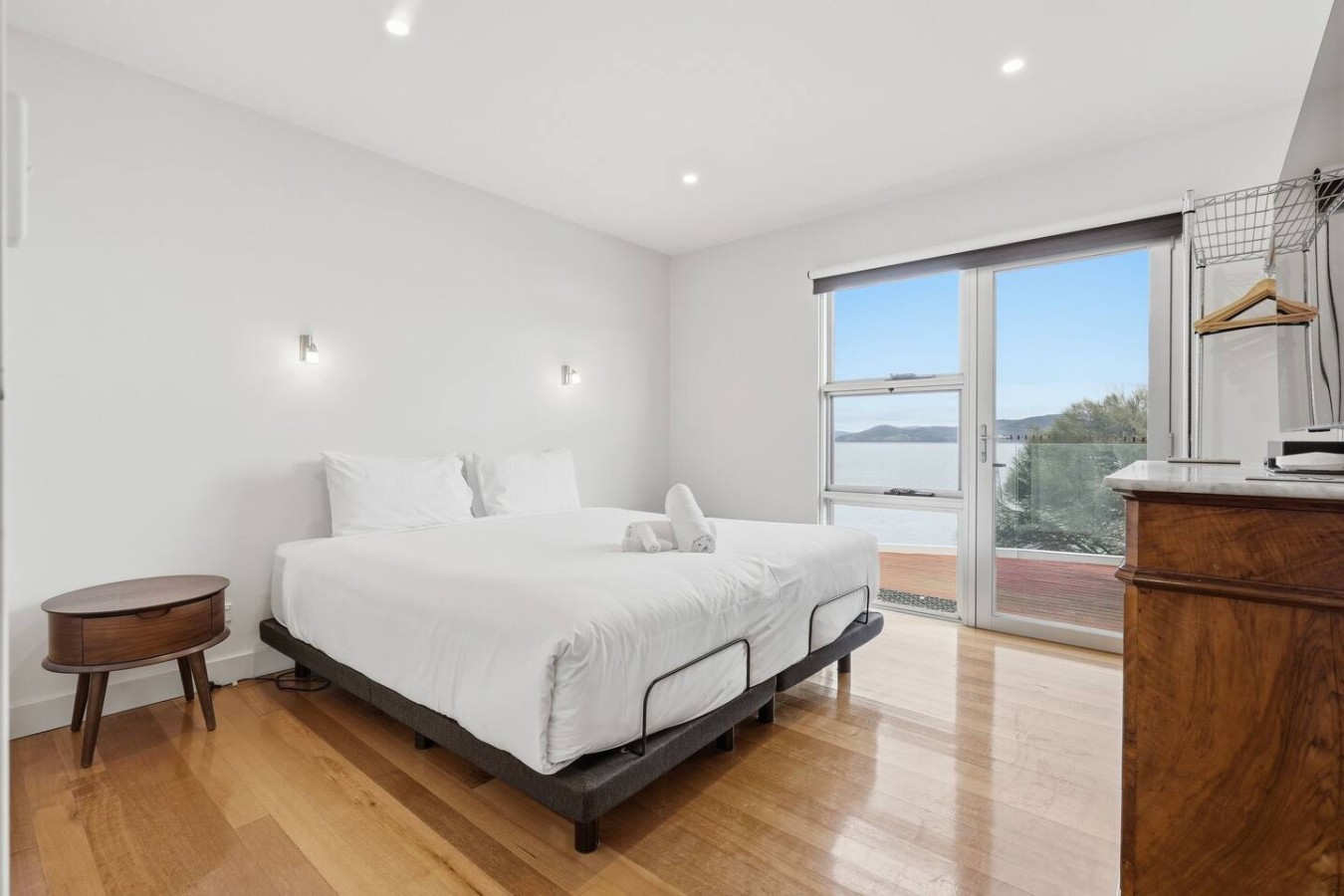 Opossum Bay Waterfront Home, Deck & Shore Access 6