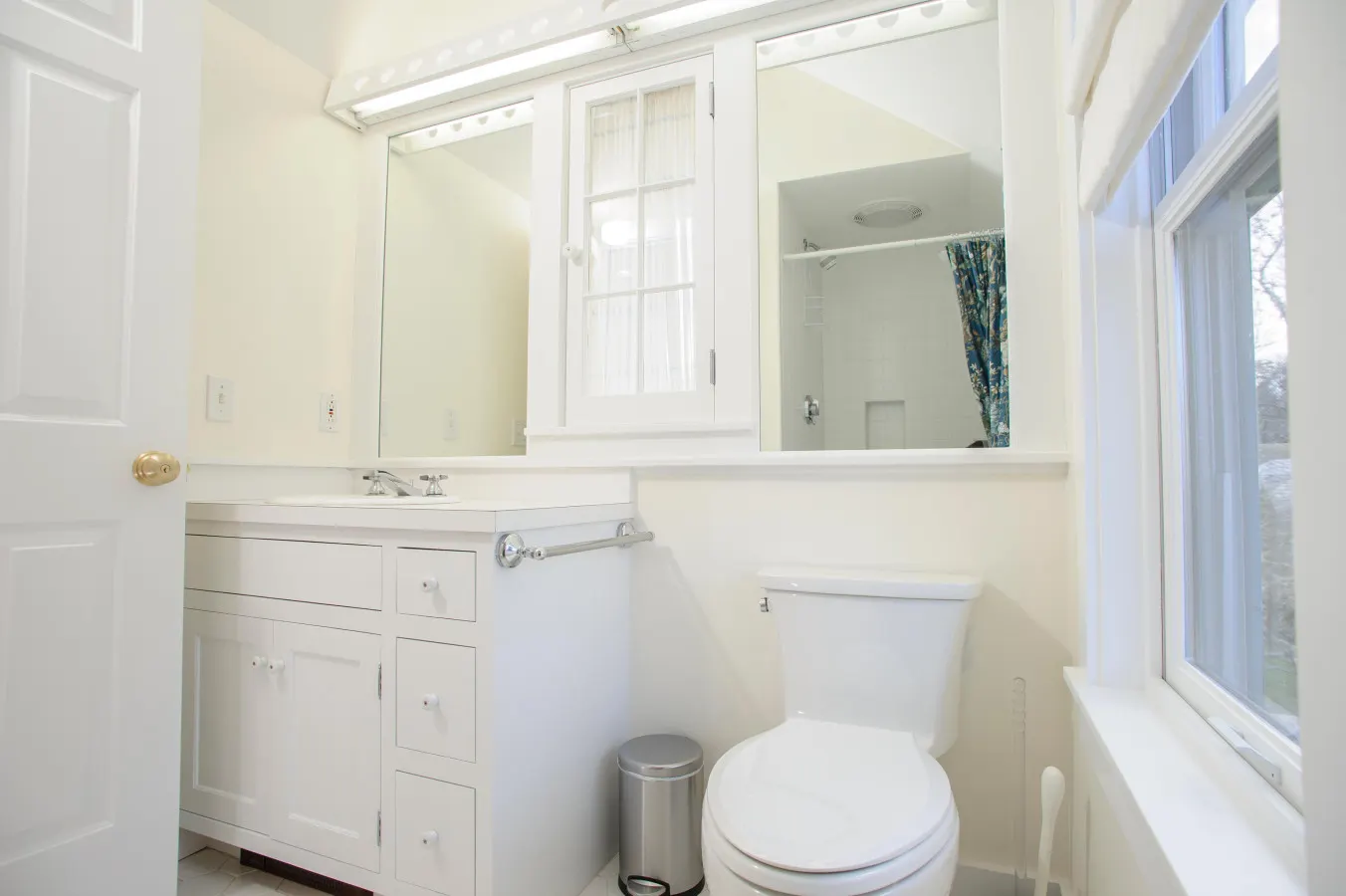 Cottage Bliss, Walkable to Beach & Town 10