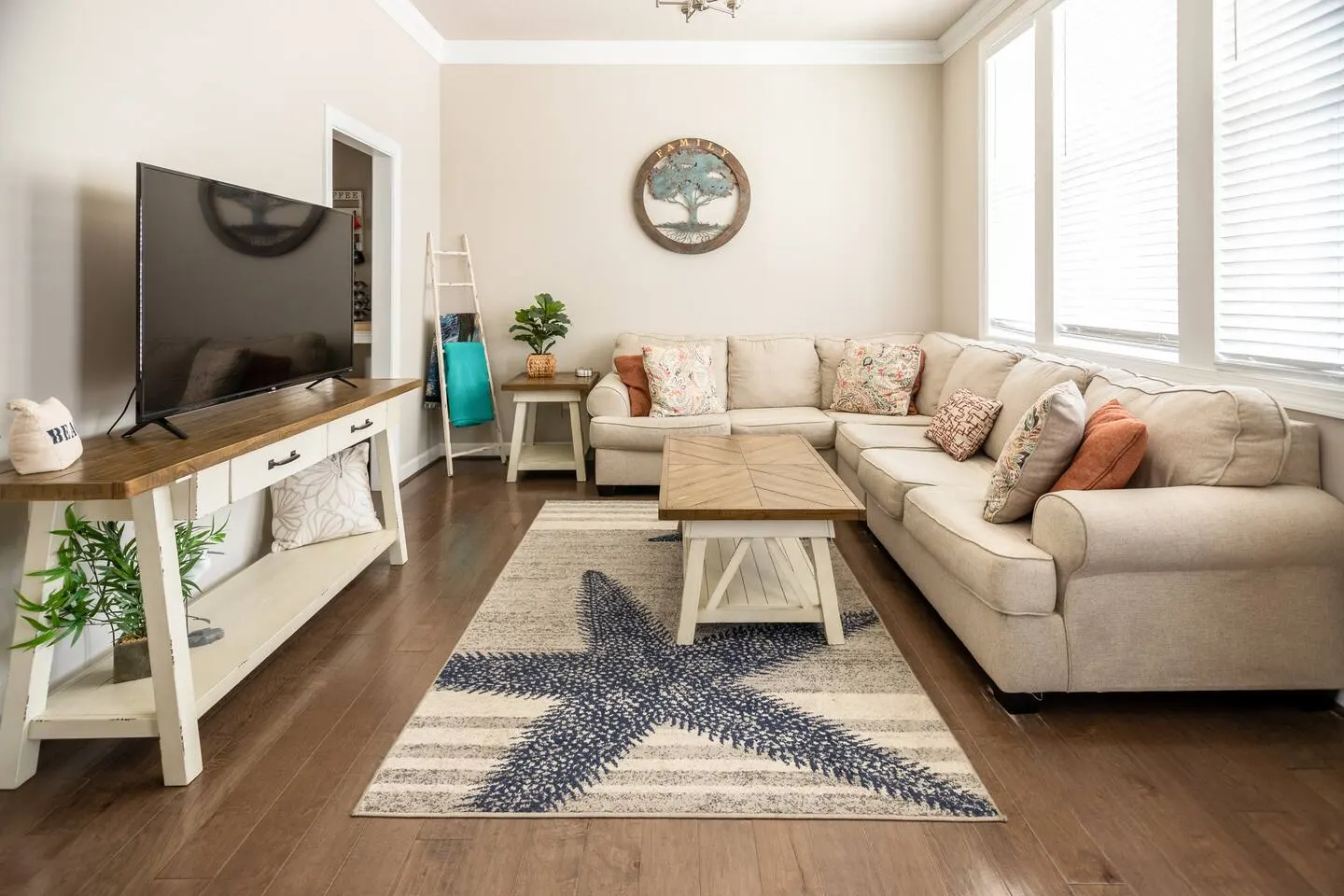 ViBe District 4BR Walk to Beach + Sleeps 8 — photo 2