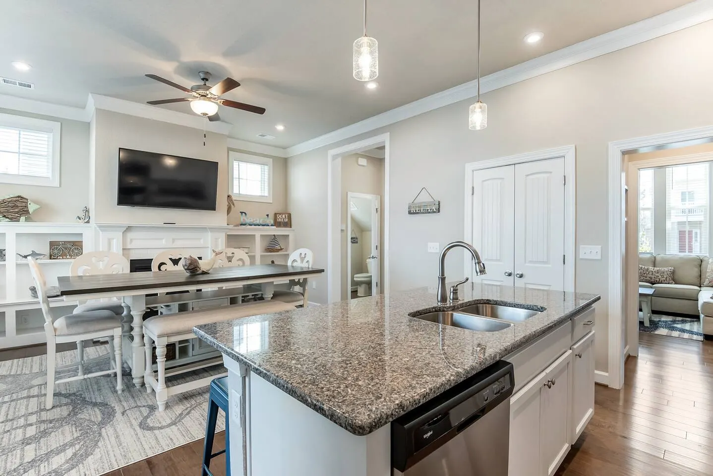 ViBe District 4BR Walk to Beach + Sleeps 8 11