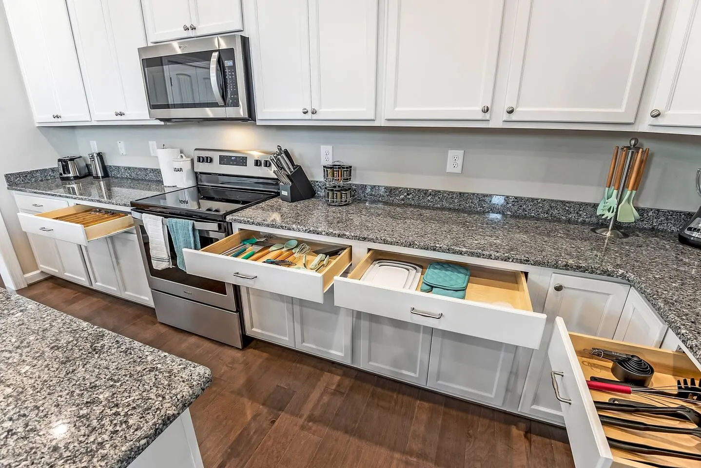 ViBe District 4BR Walk to Beach + Sleeps 8 12
