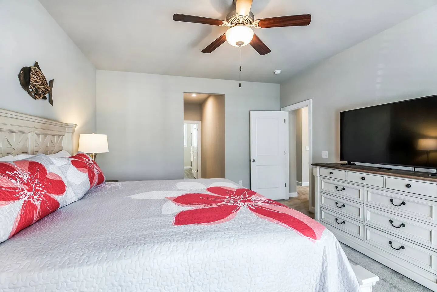 ViBe District 4BR Walk to Beach + Sleeps 8 16