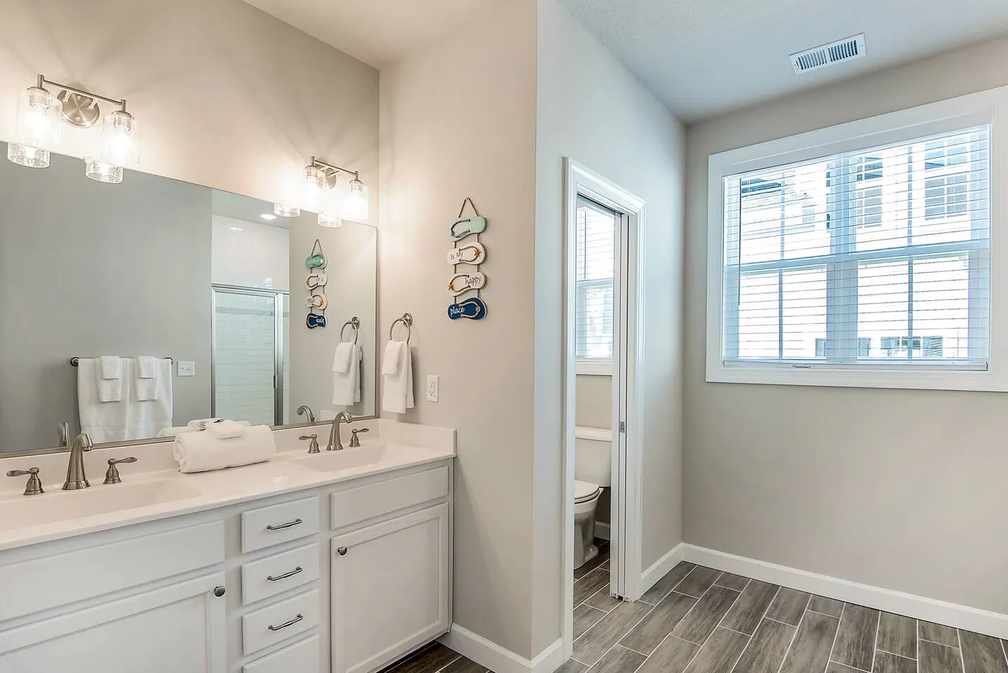 ViBe District 4BR Walk to Beach + Sleeps 8 20