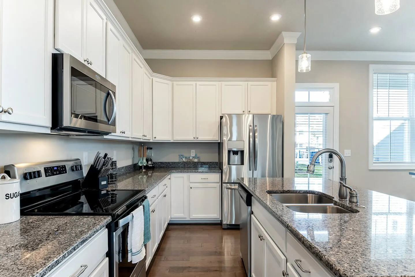 ViBe District 4BR Walk to Beach + Sleeps 8 8