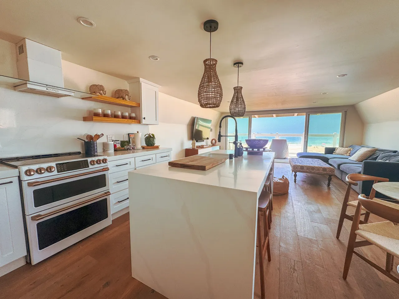 Oceanfront Penthouse On Sand - Epic Views/Sunsets! 8
