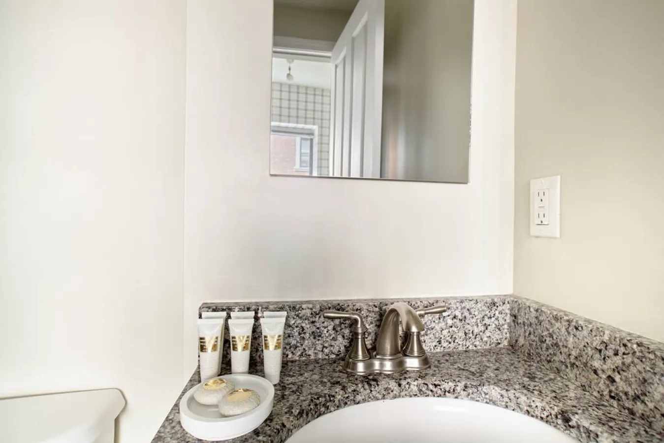 FIDI 2br Keyless Entry Fully Furnished 15
