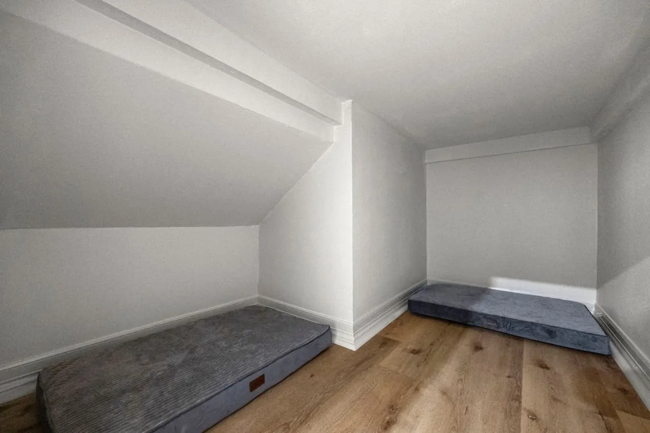 Music-Themed Montrose 2BR, Sleeps 10, Walk to Bars & Dining - Houston 12