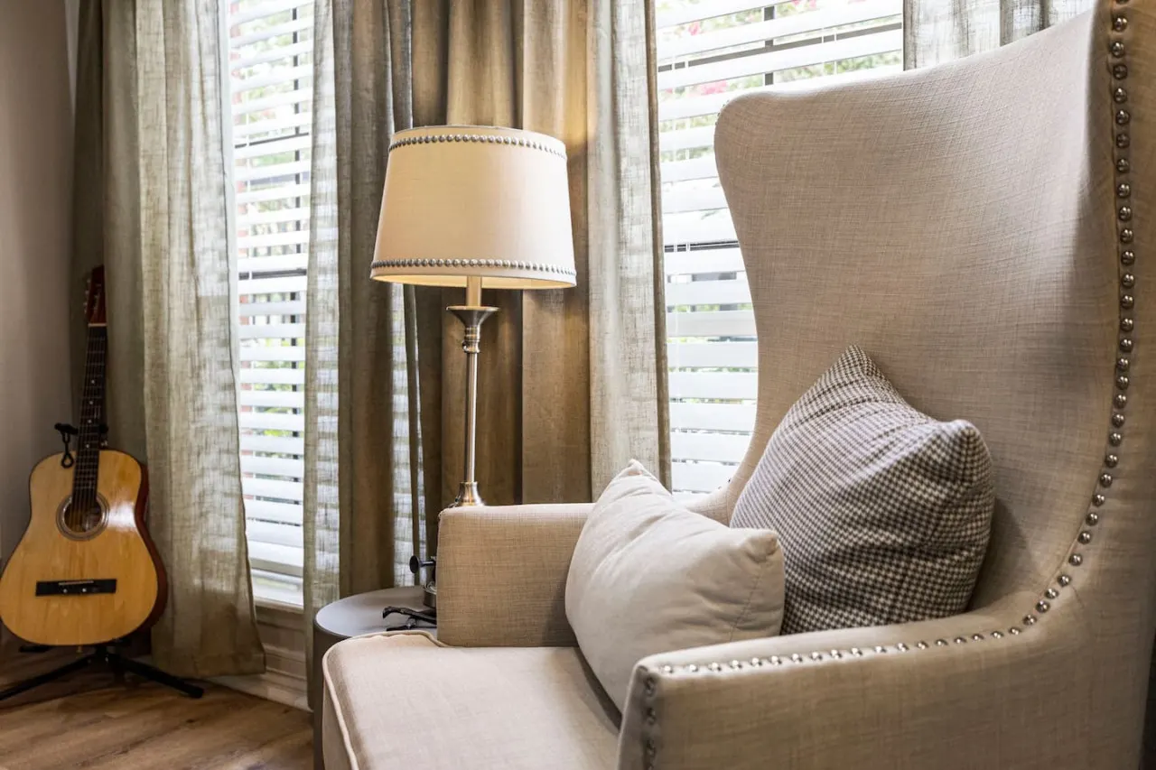 Music-Themed Montrose 2BR, Sleeps 10, Walk to Bars & Dining - Houston 6