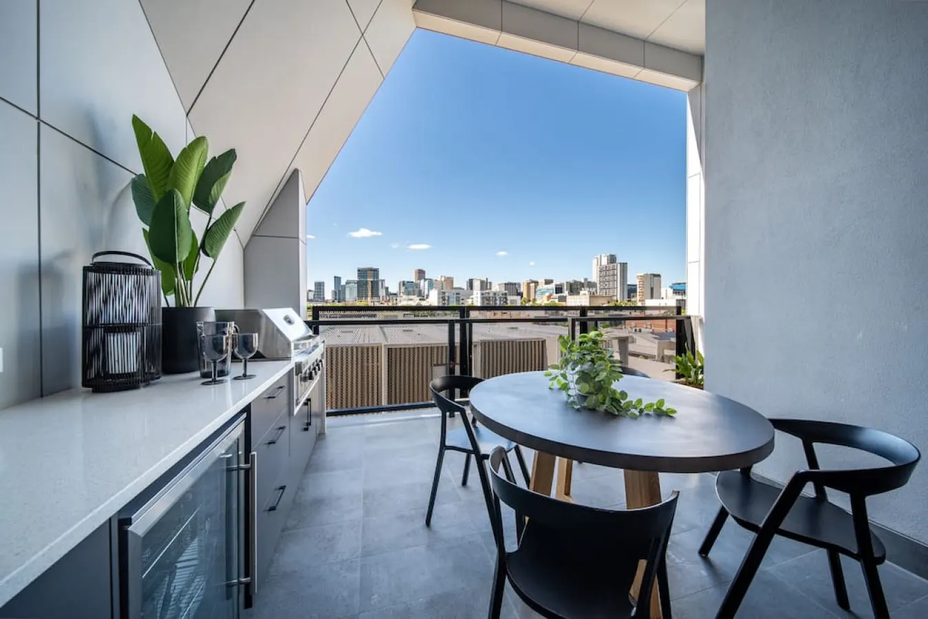 SYLO Luxury Apartments—Penthouse with City Views