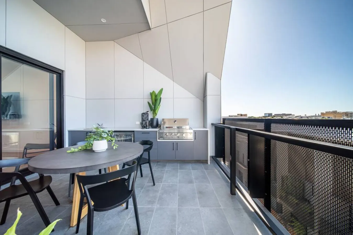 SYLO Luxury Apartments—Penthouse with City Views 17