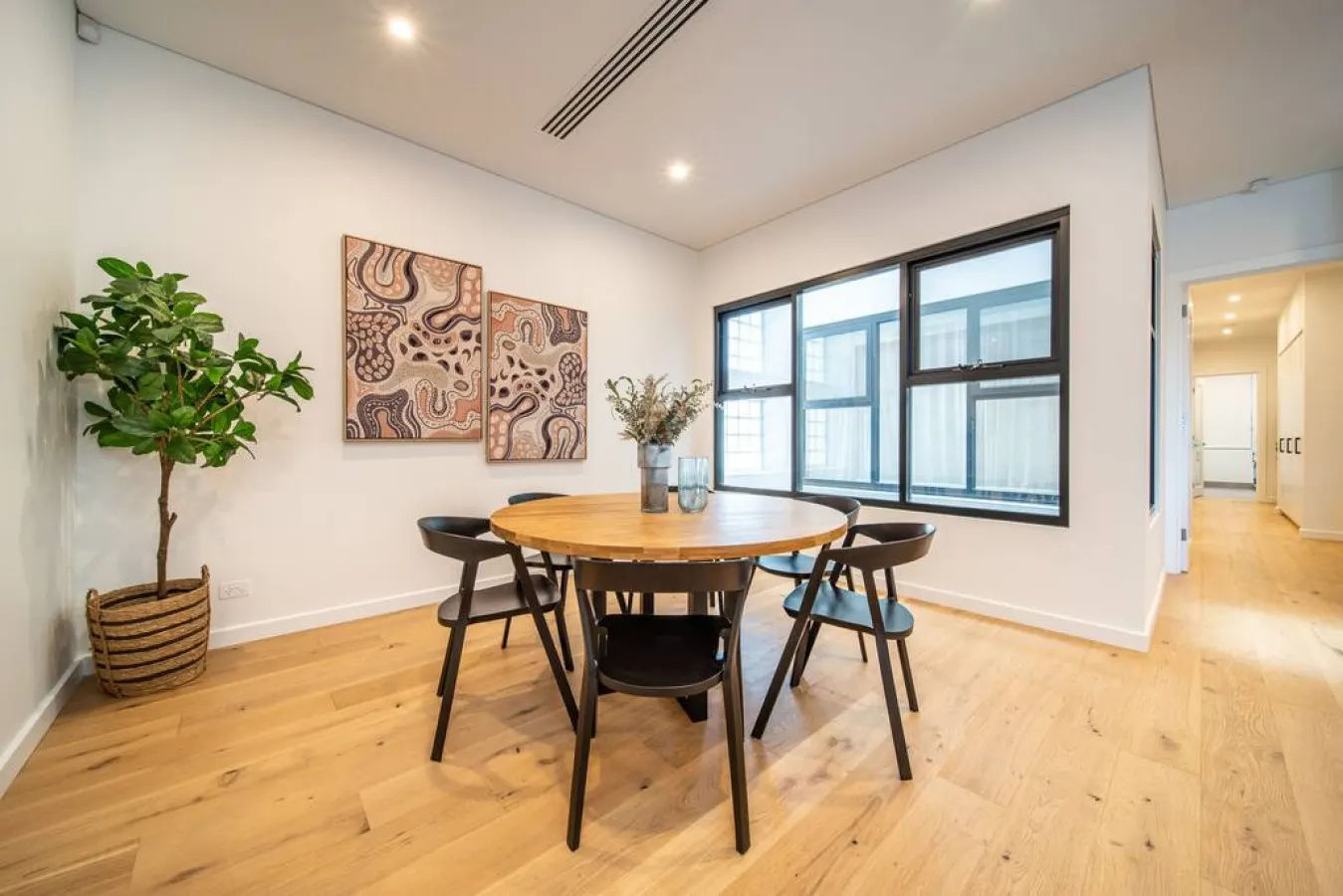 SYLO Luxury Apartments—Penthouse with City Views — photo 5