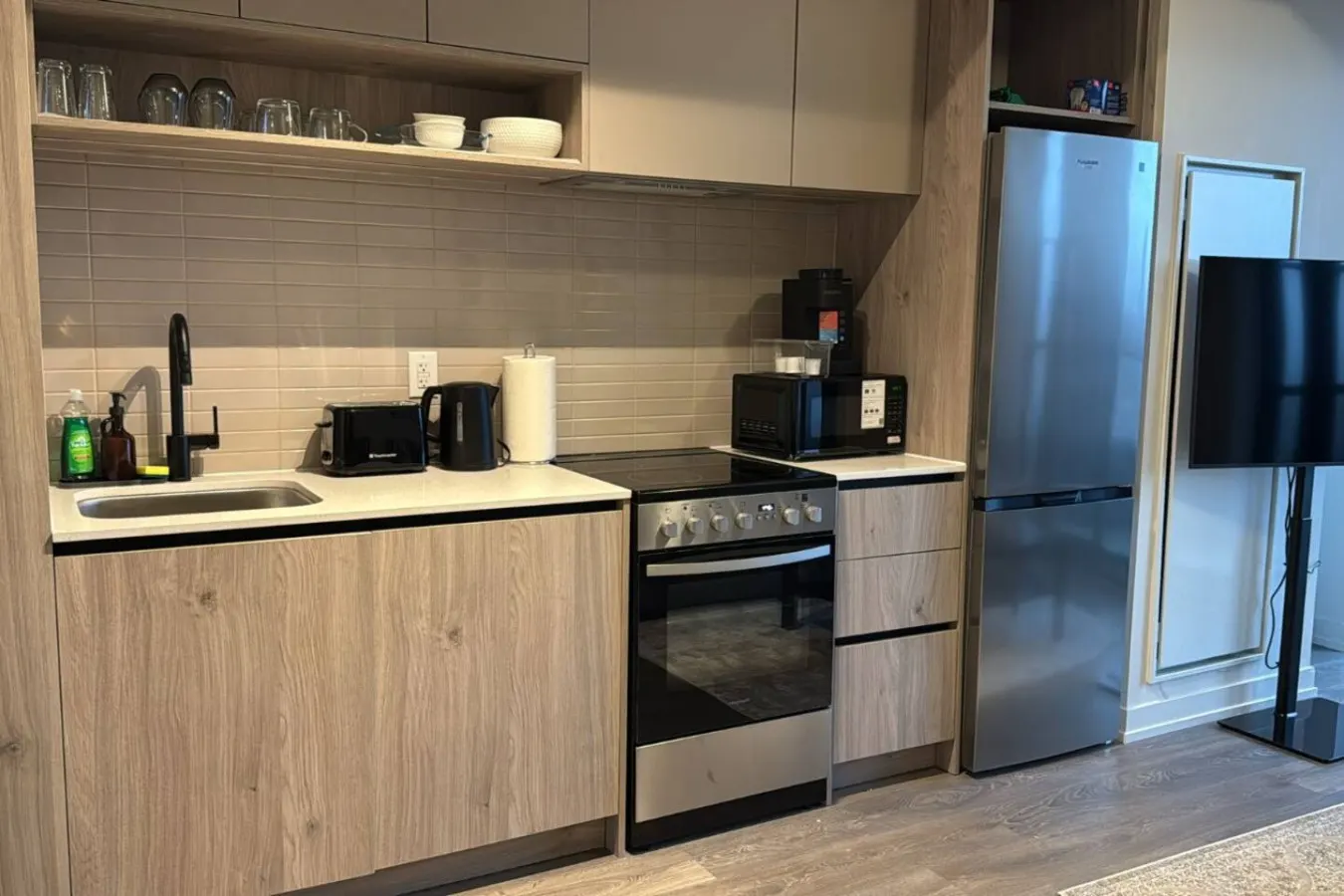 Urban Oasis on Sterling 1BR+Den Netflix + Gym 6