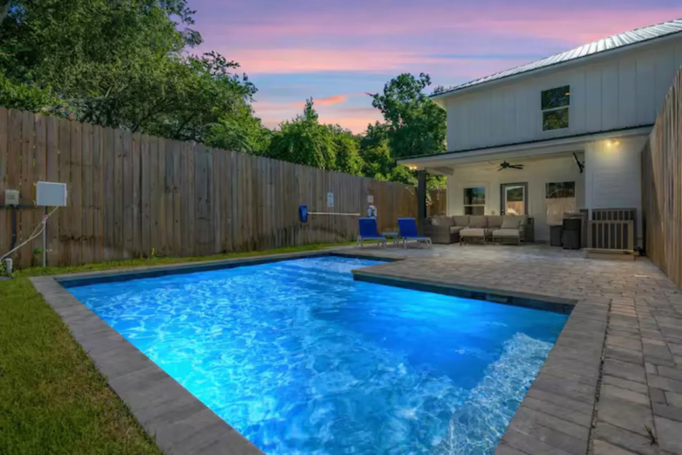 Towne Treasures A ~ Brand-New Luxe Coastal Retreat with Private Cocktail Pool