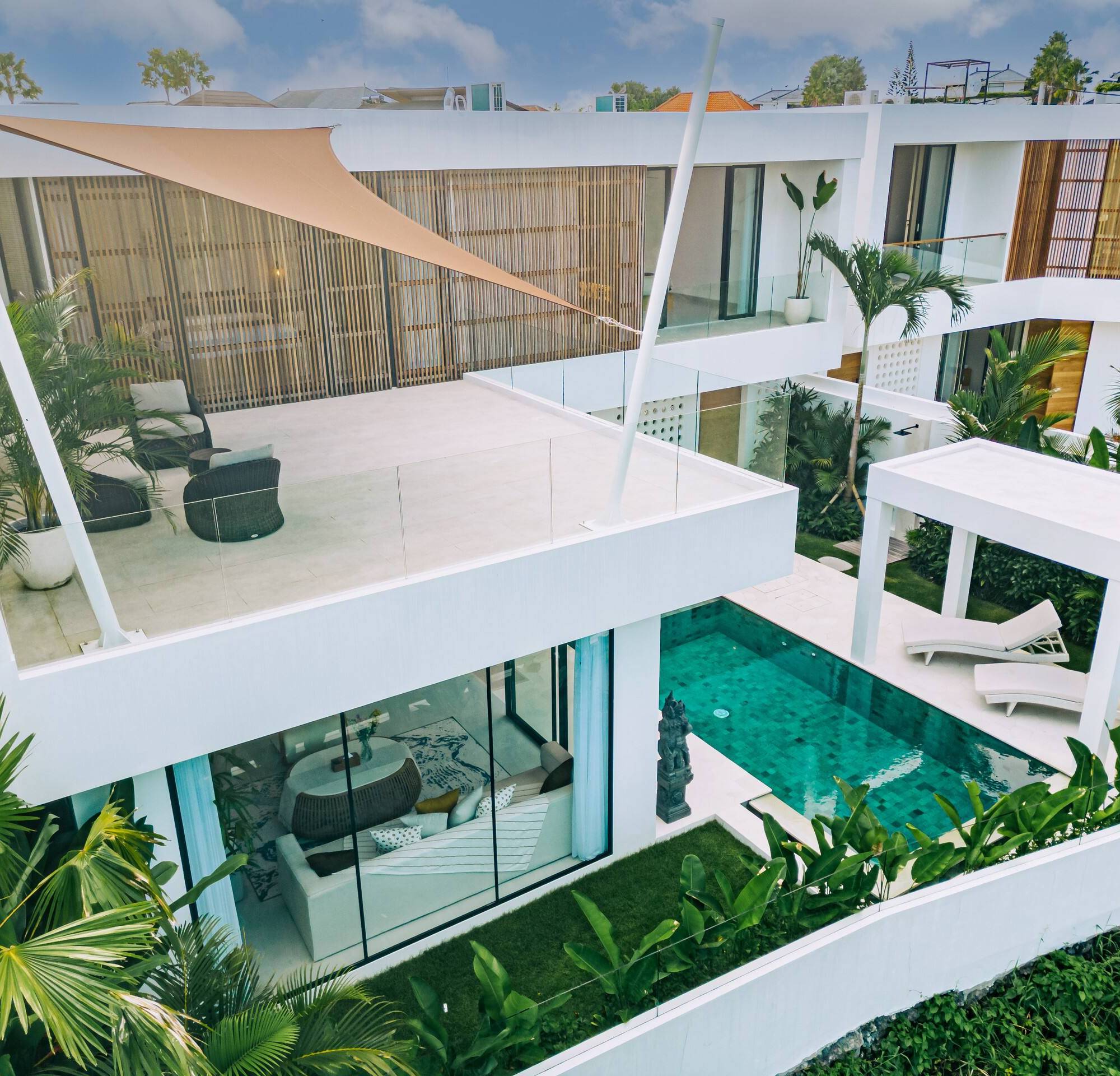 Luxury Chic 2BR w/ Pool – 10" to Batu Bolong Beach — photo 1