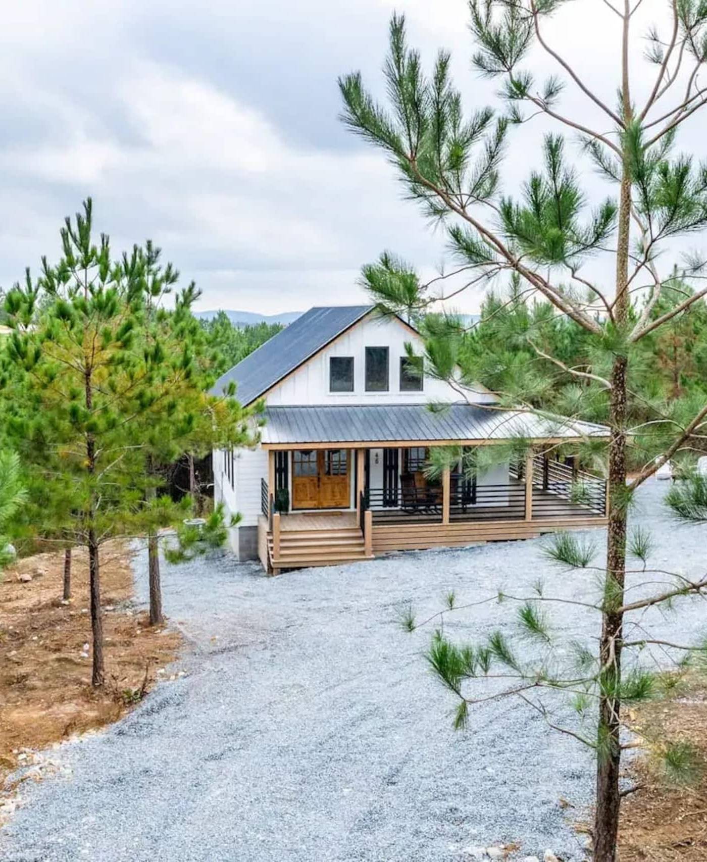 Luxury Cozy Cabin (Hot Tub/Fire Pit/Fireplace) — photo 1