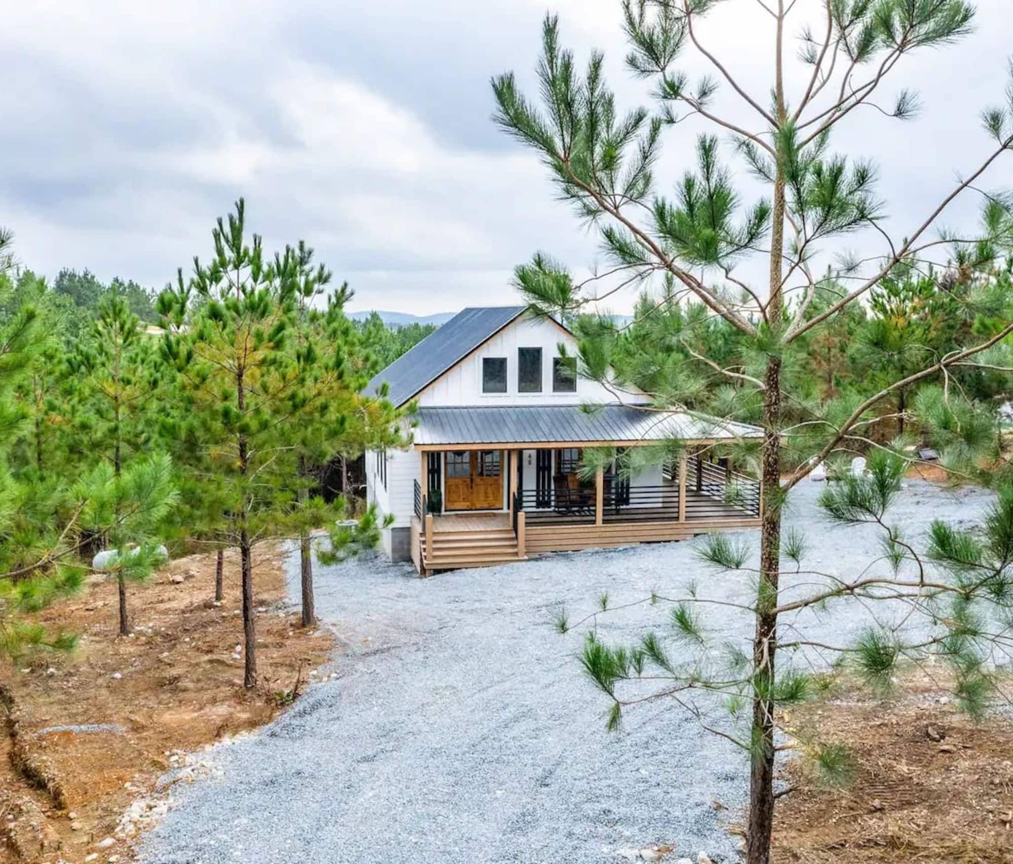 Luxury Cozy Cabin (Hot Tub/Fire Pit/Fireplace) — photo 1