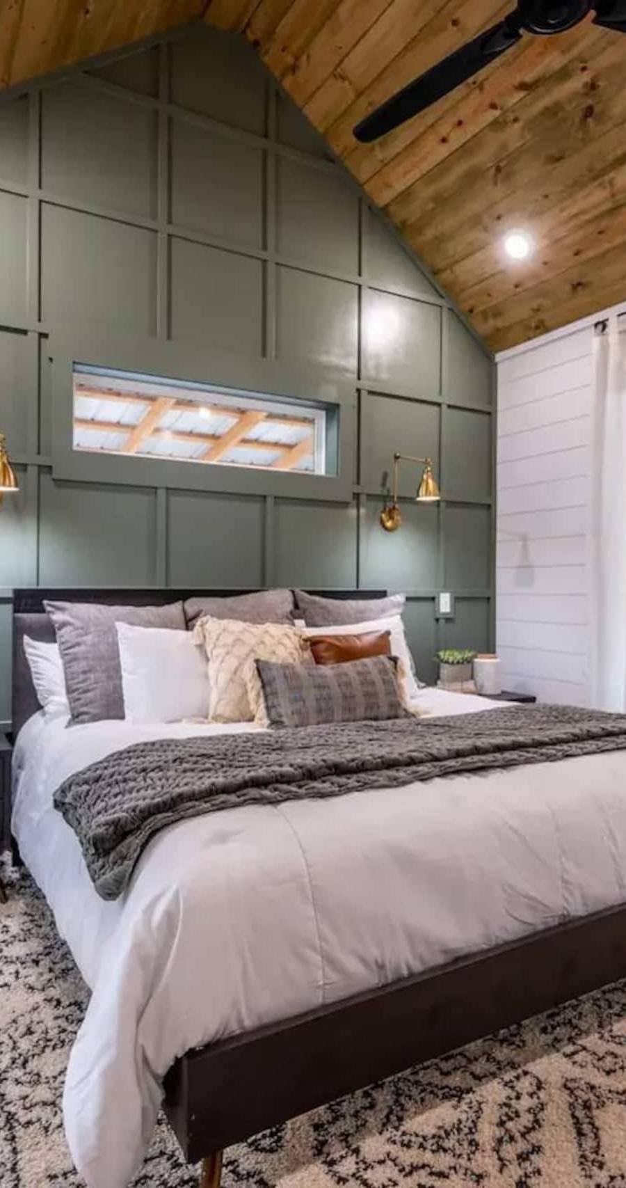 Luxury Cozy Cabin (Hot Tub/Fire Pit/Fireplace) — photo 2