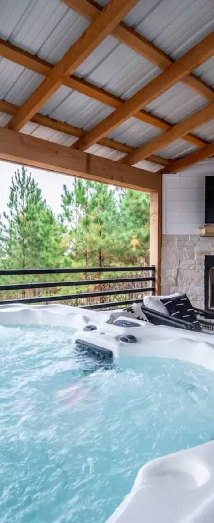 Luxury Cozy Cabin (Hot Tub/Fire Pit/Fireplace) — photo 4