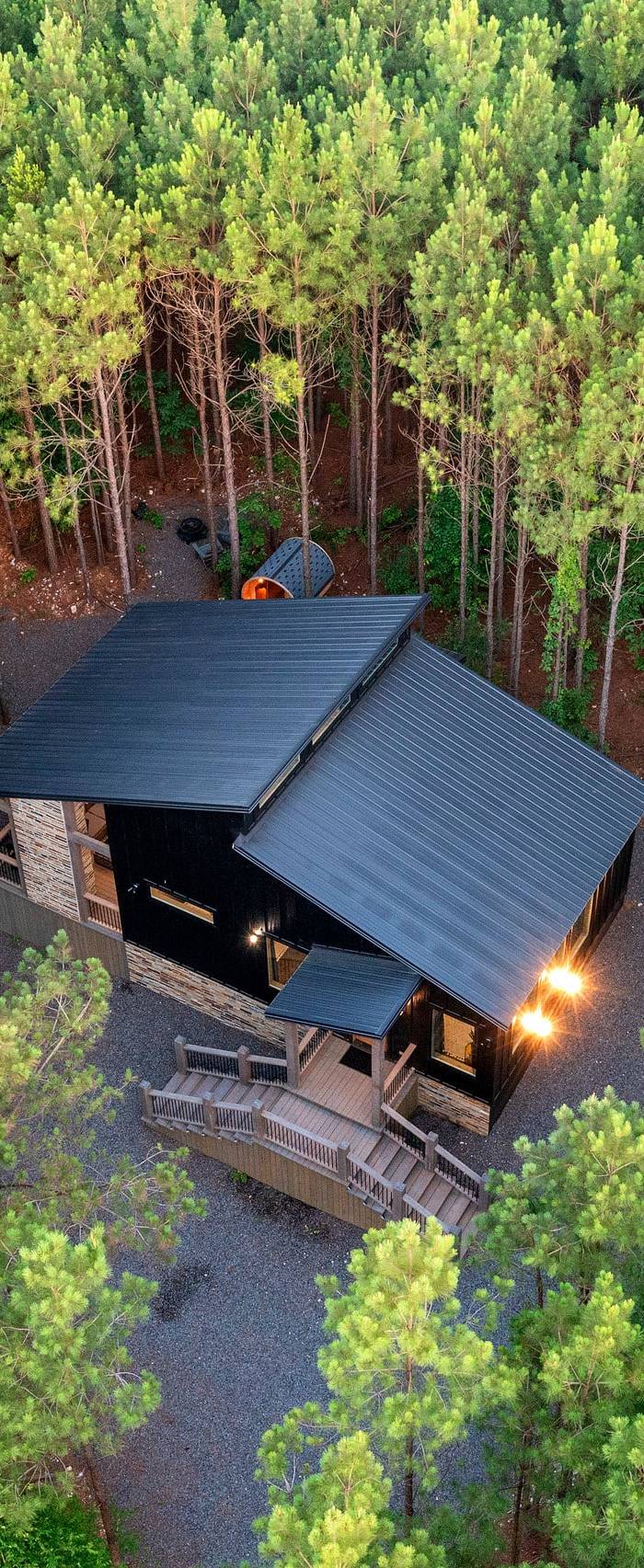 Luxury Couples Cabin (Hot Tub, Sauna, Soaking Tub) — photo 2