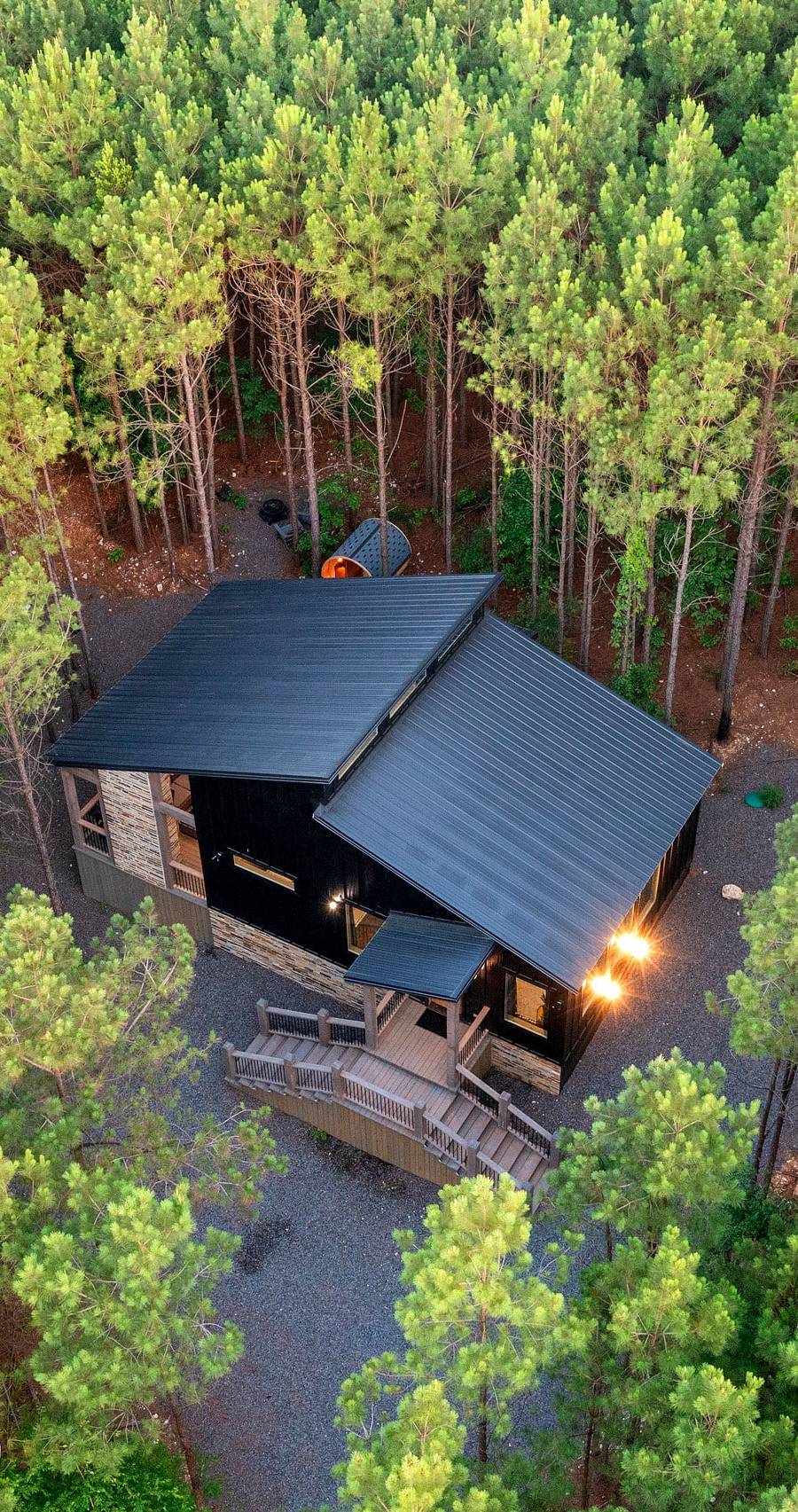 Luxury Couples Cabin (Hot Tub, Sauna, Soaking Tub) — photo 2