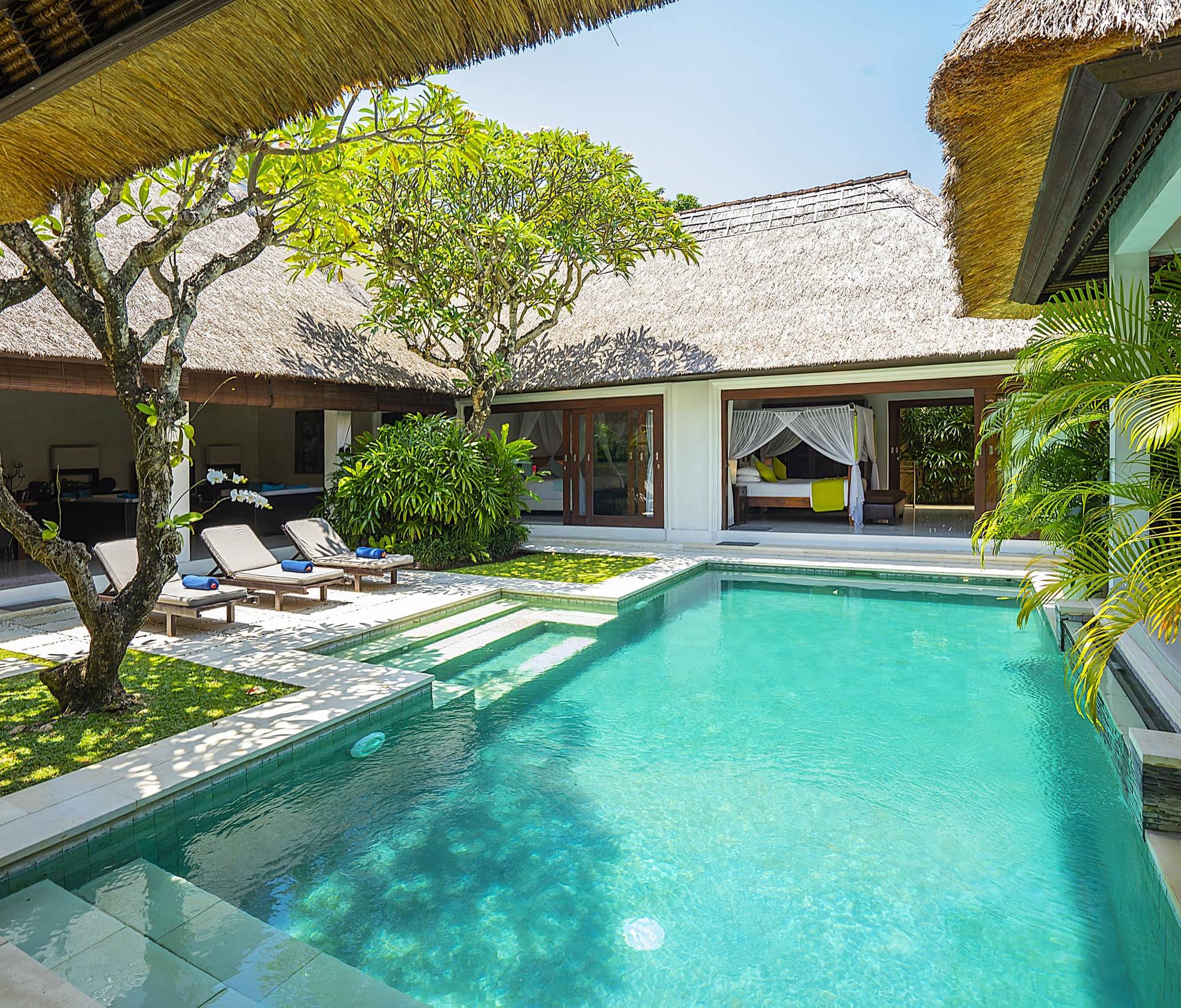 Superb and elegant villa close to the beach — photo 1