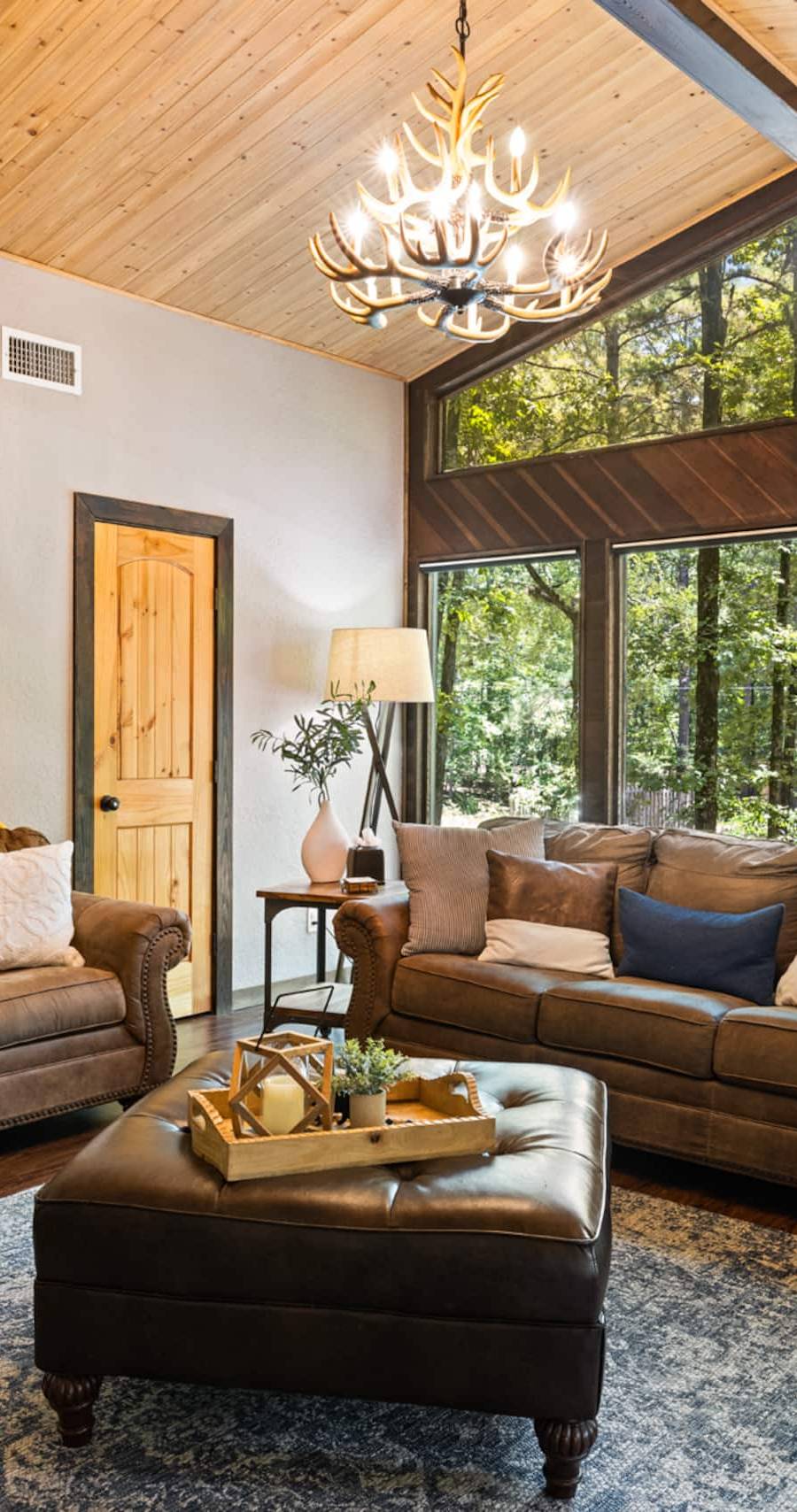 Ideal Location Cabin — photo 2
