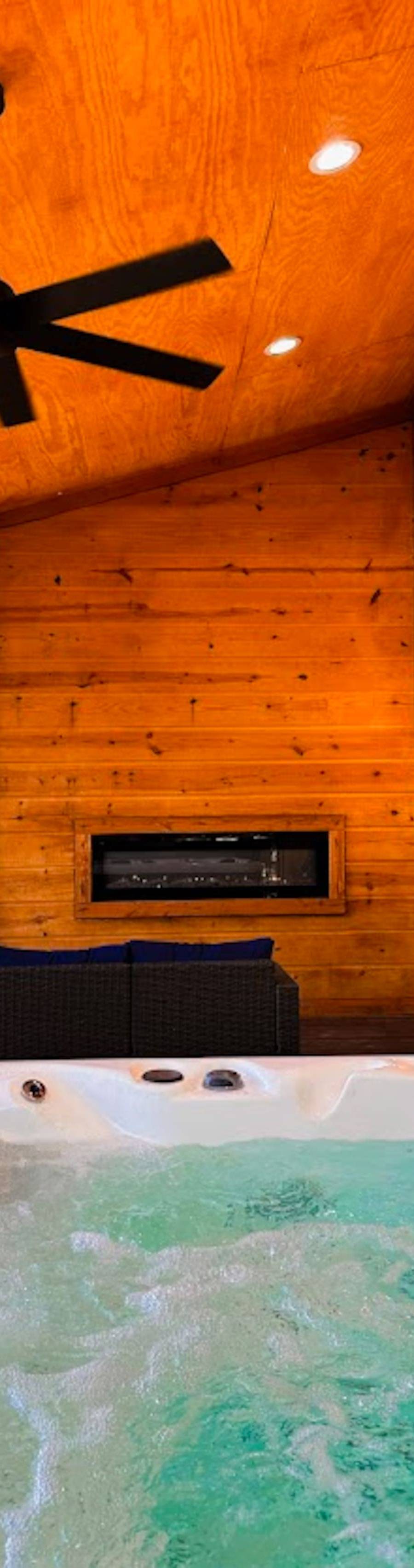 The Rehoboth Luxury Cabin — photo 2