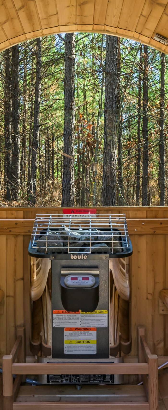 Romantic Escape (Sauna, Soaking Tub & Hot Tub) — photo 5