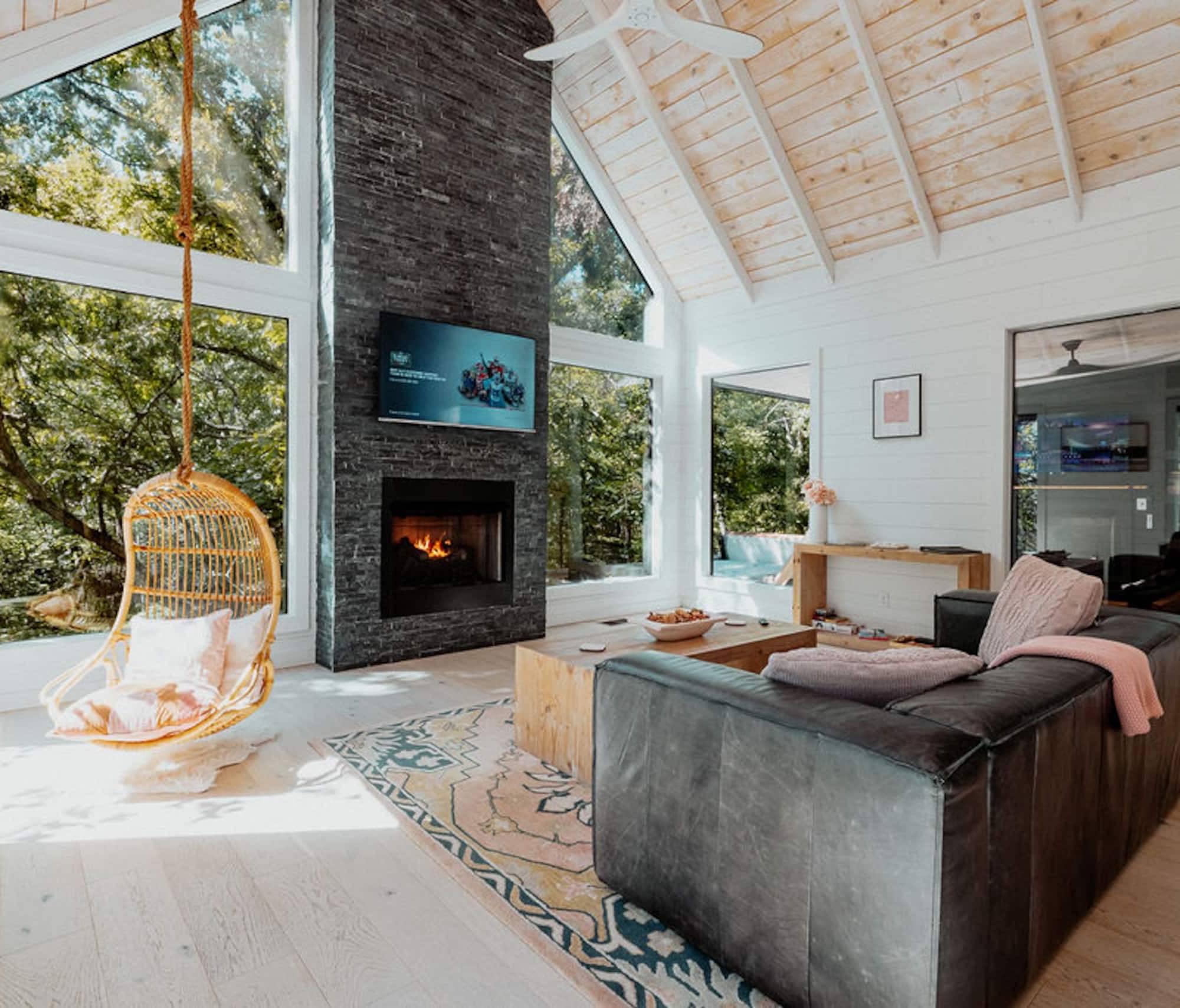 Sauna Hot Tub Creek Romantic Forest Cabin — photo 1