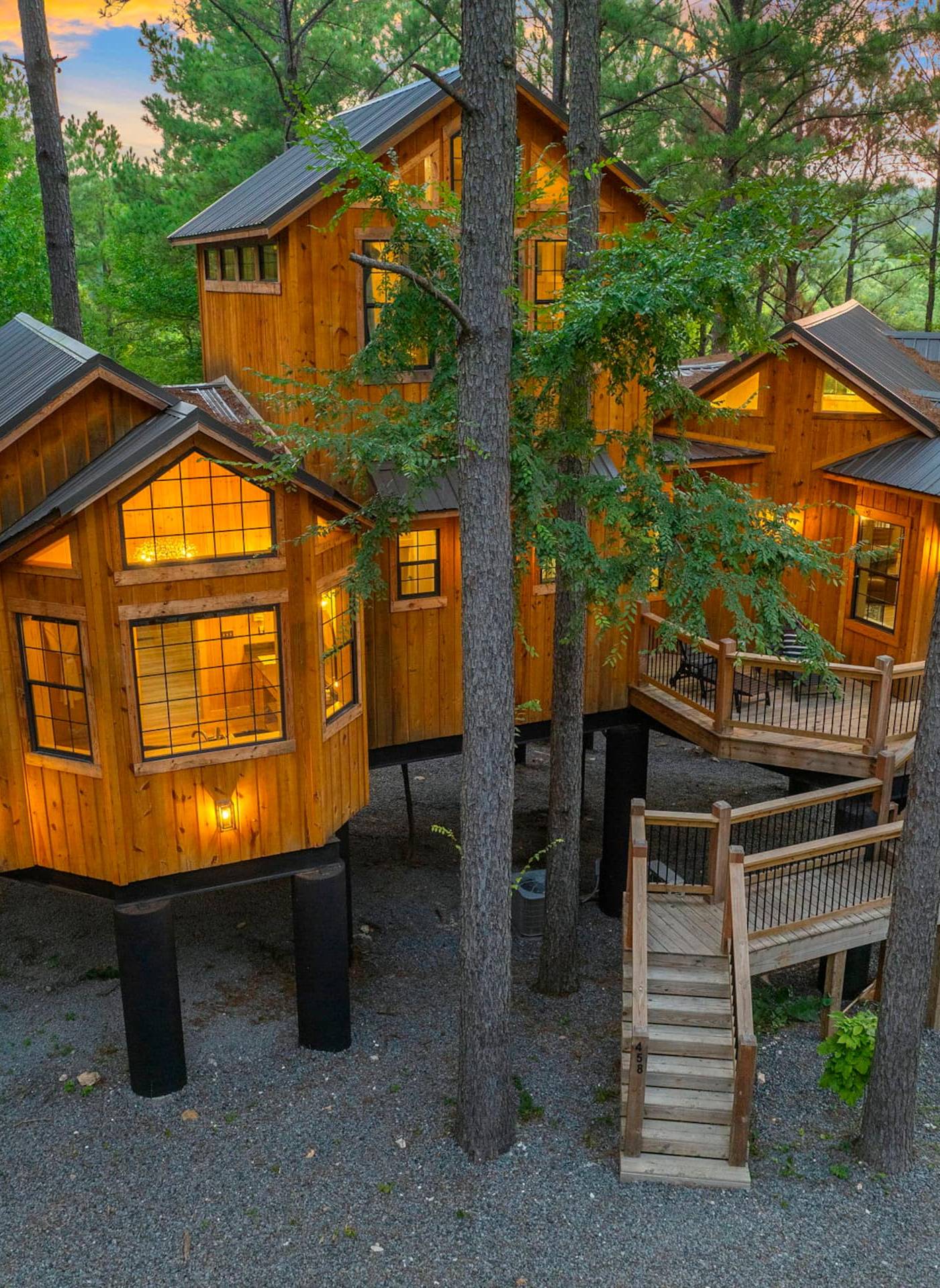 Wildberry Treehouse (Berry Creek Cabins) — photo 1