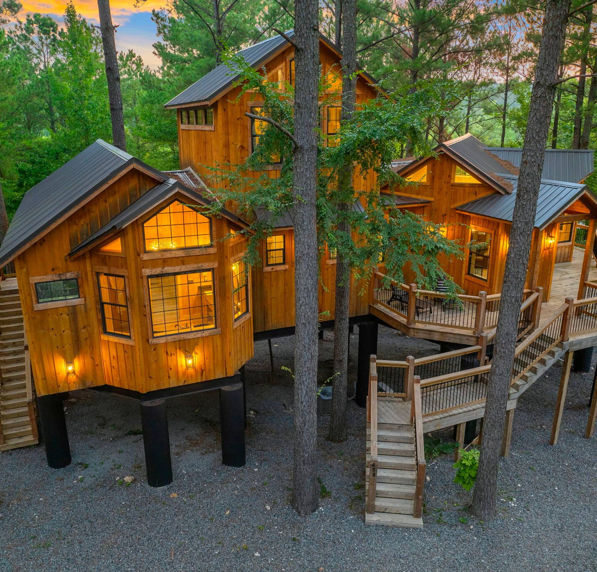 Wildberry Treehouse (Berry Creek Cabins) — photo 1