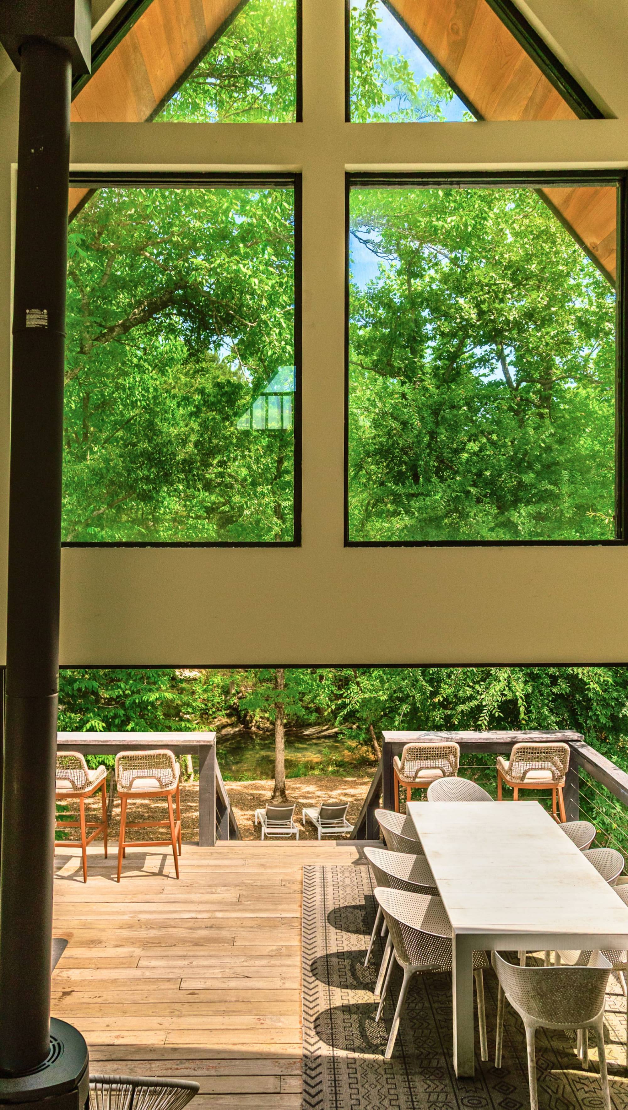 Stunning Luxury Cabin (Hot Tub, Fire Pit, Creek) — photo 1