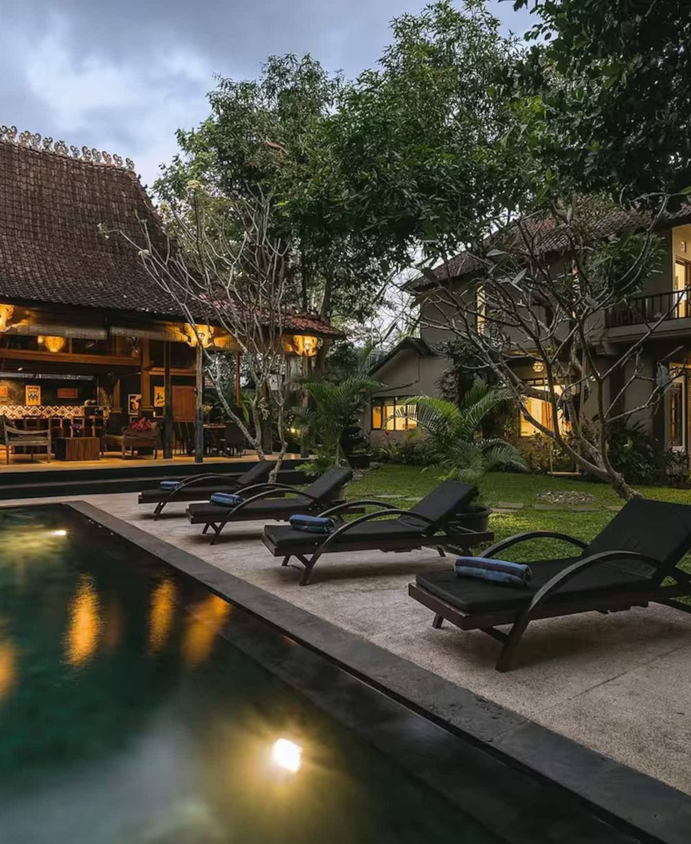 Villa Toya. Central, leafy retreat, sleeps 10 — photo 1