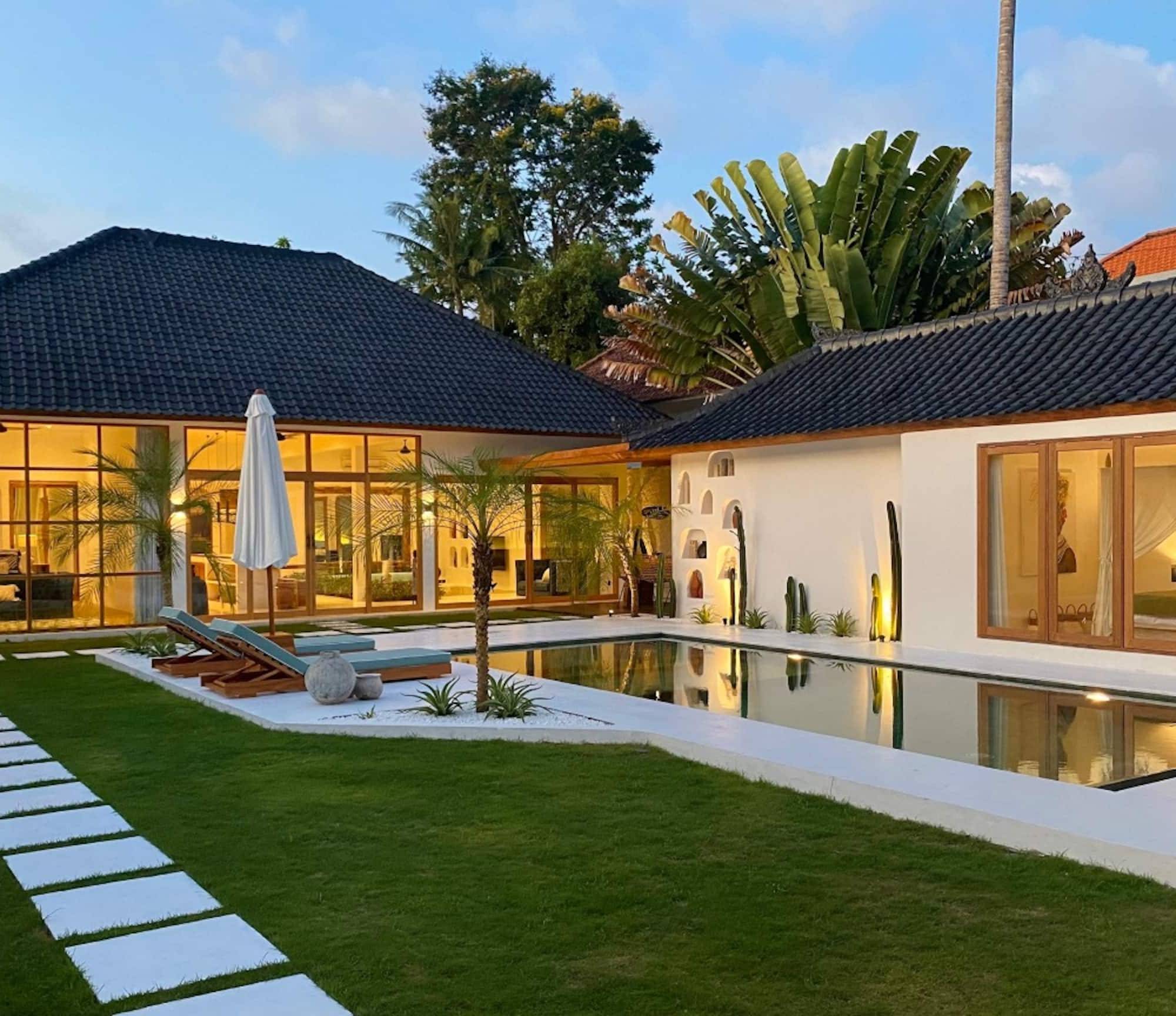Brand New Private 3 BR Villa Sabarraca, Seminyak — photo 1