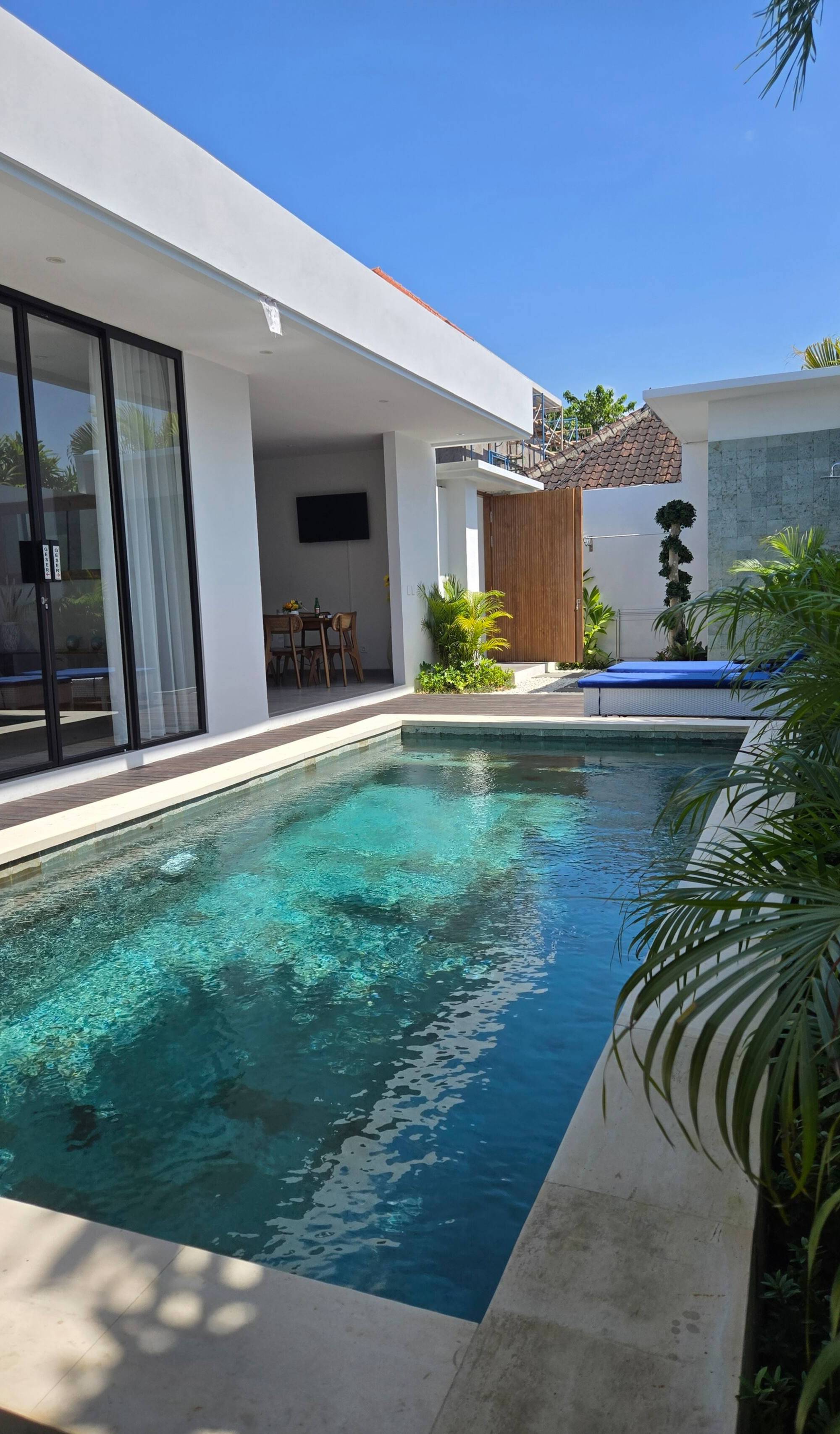 Sunflower Bali Villa 3BR Legian Double Six Beach — photo 1