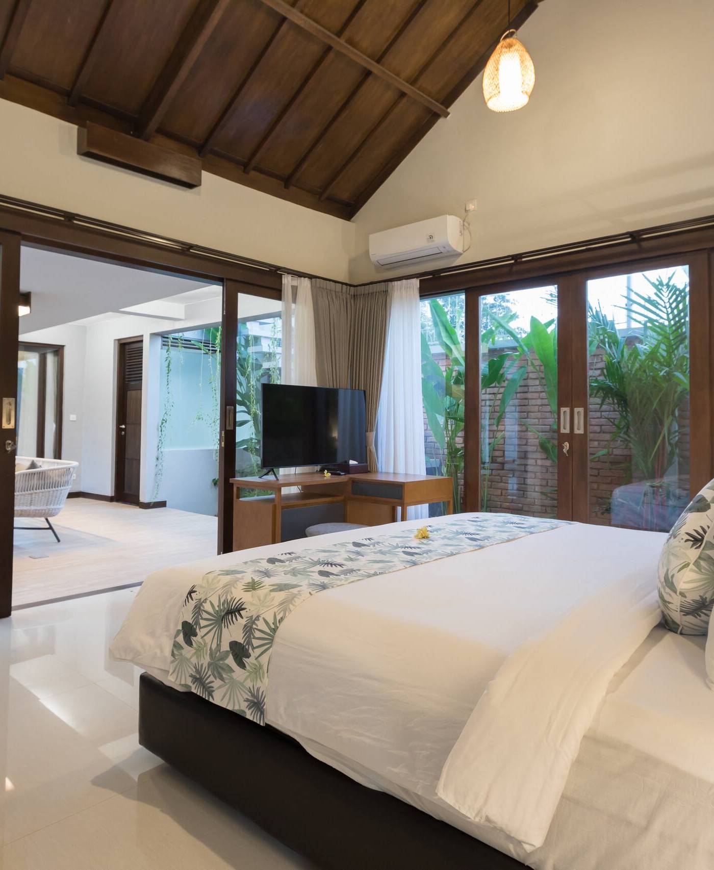Paradise Surfer Beach 2BR Villa at Balangan — photo 1