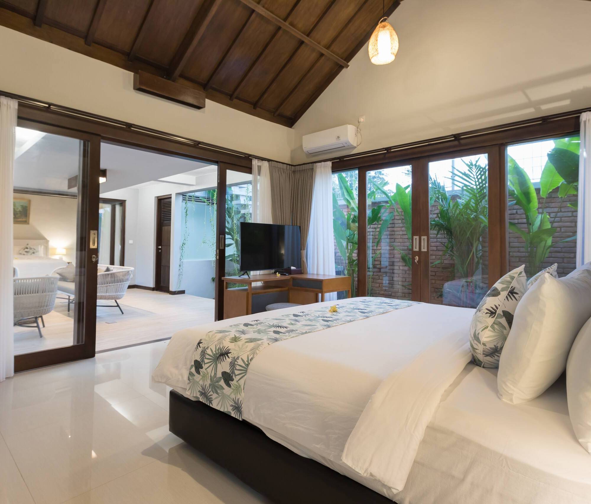 Paradise Surfer Beach 2BR Villa at Balangan — photo 1