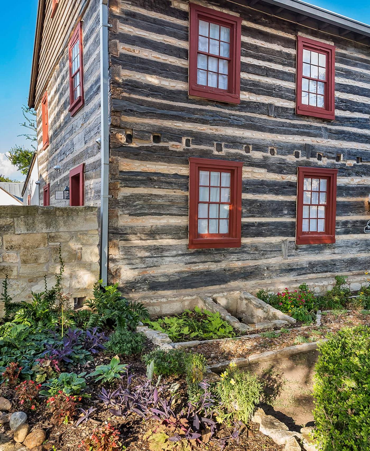 Hummingbird Haus (1770s home, downtown) — photo 1